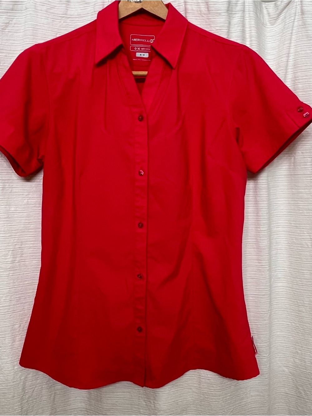 Merrell Women's Bright Pink Short-Sleeve Button-Down Shirt